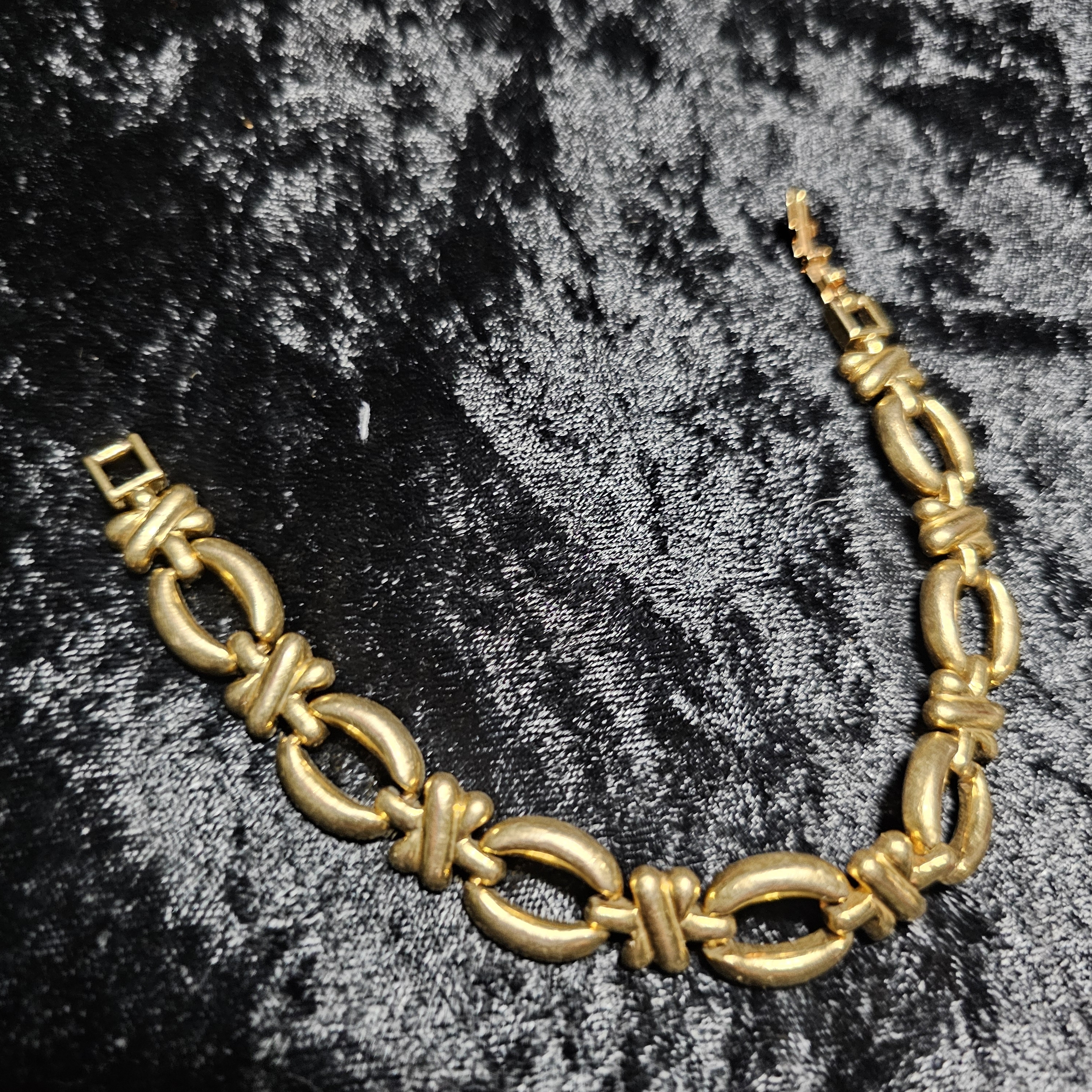 Elegant Gold Link Bracelet